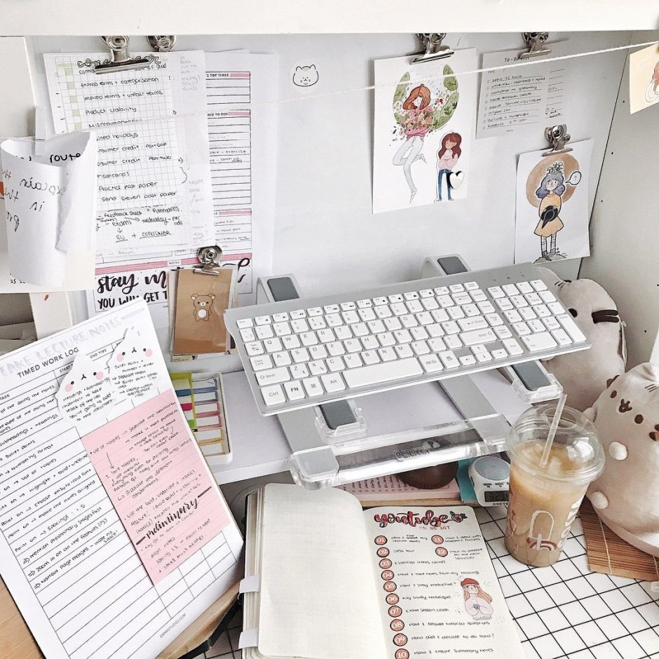 Эстетичный стол рабочий для учёбы