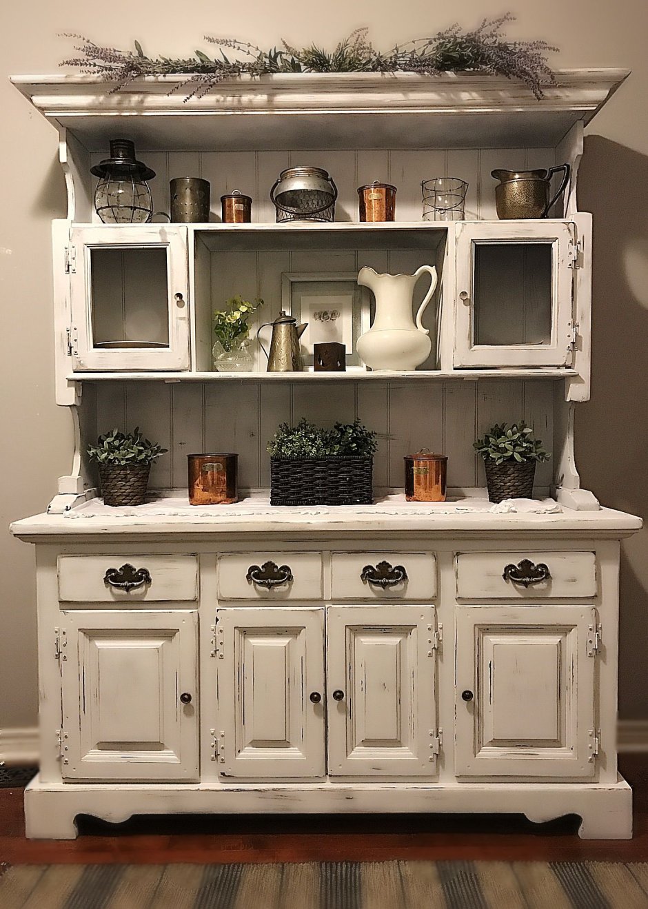 Кухонный буфет в стиле Кантри