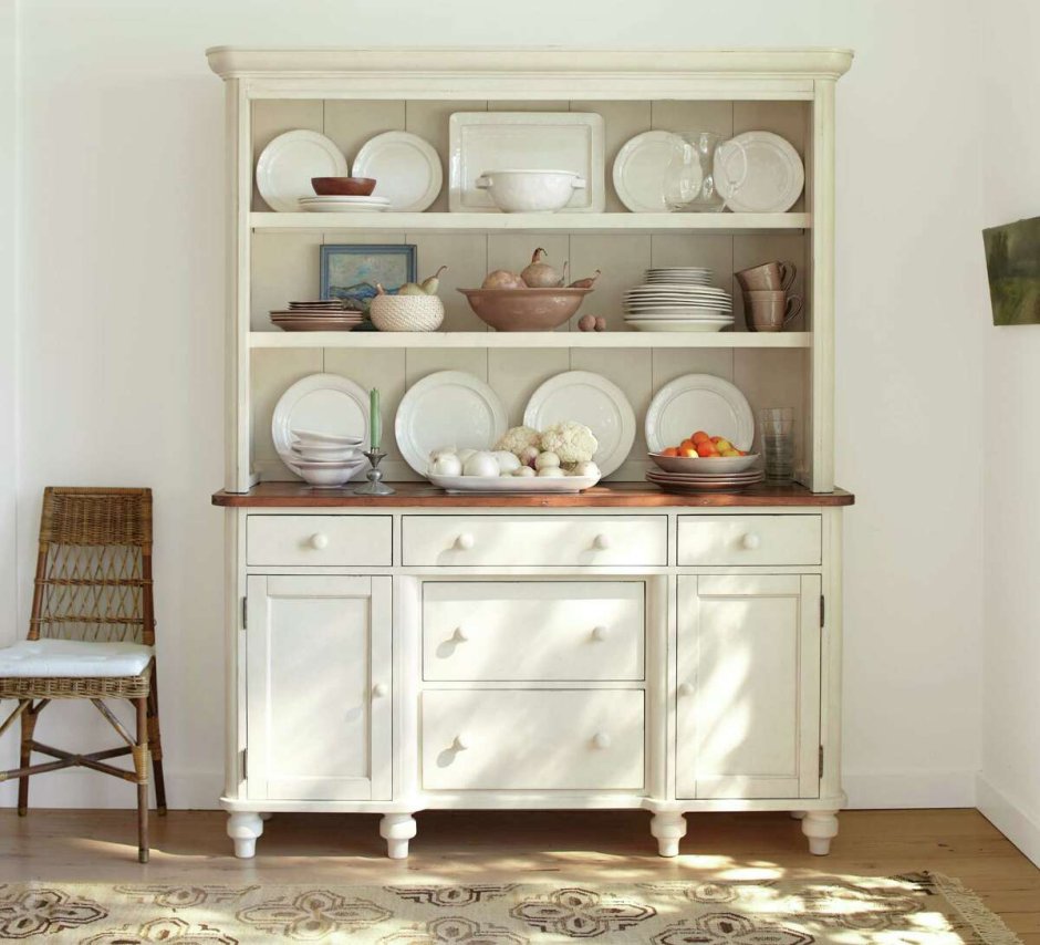 Тарелки в серванте