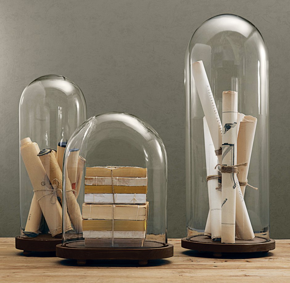 Стеклянная колба с деревянной подставкой