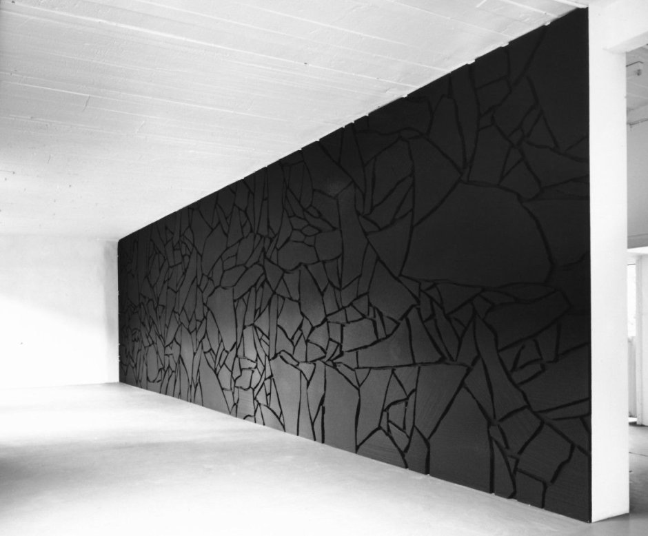 Абстракция на стене