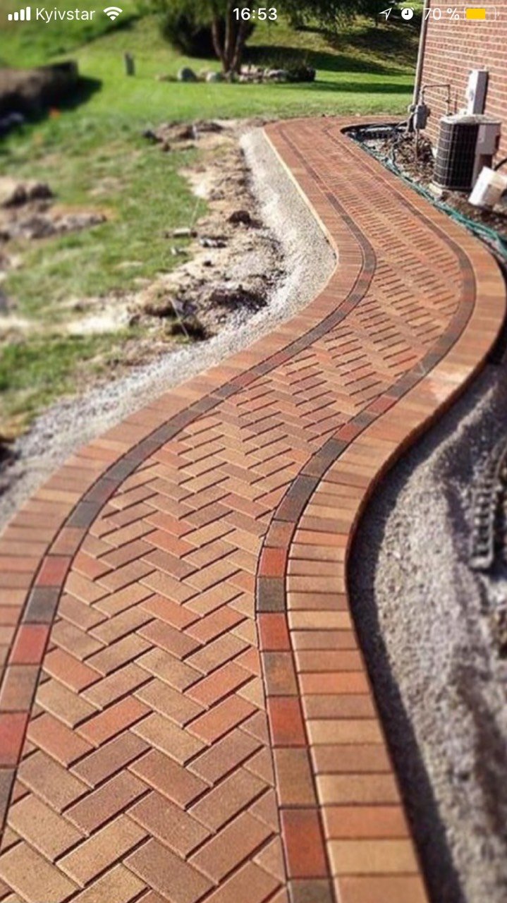 Укладка клинкерной брусчатки