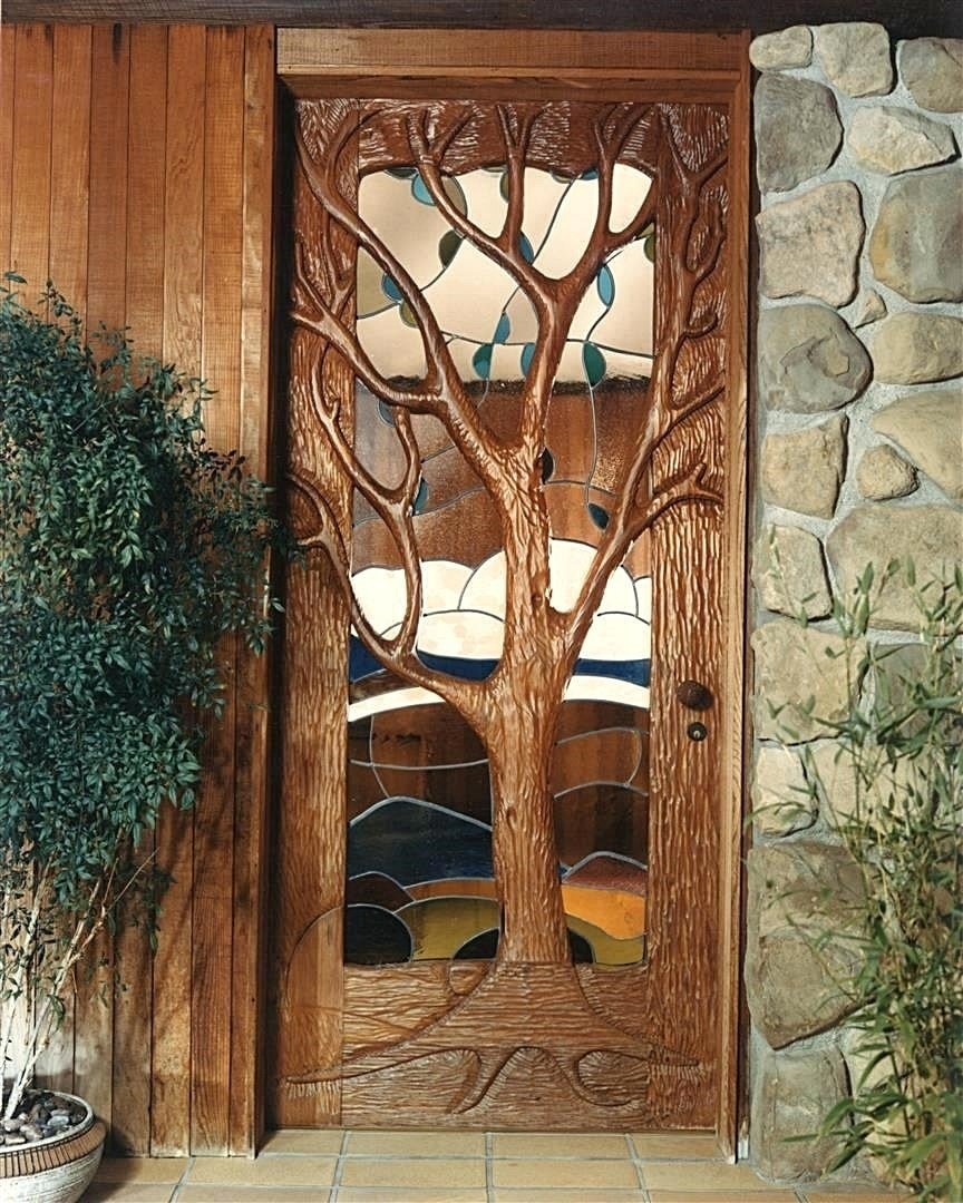 Резные двери