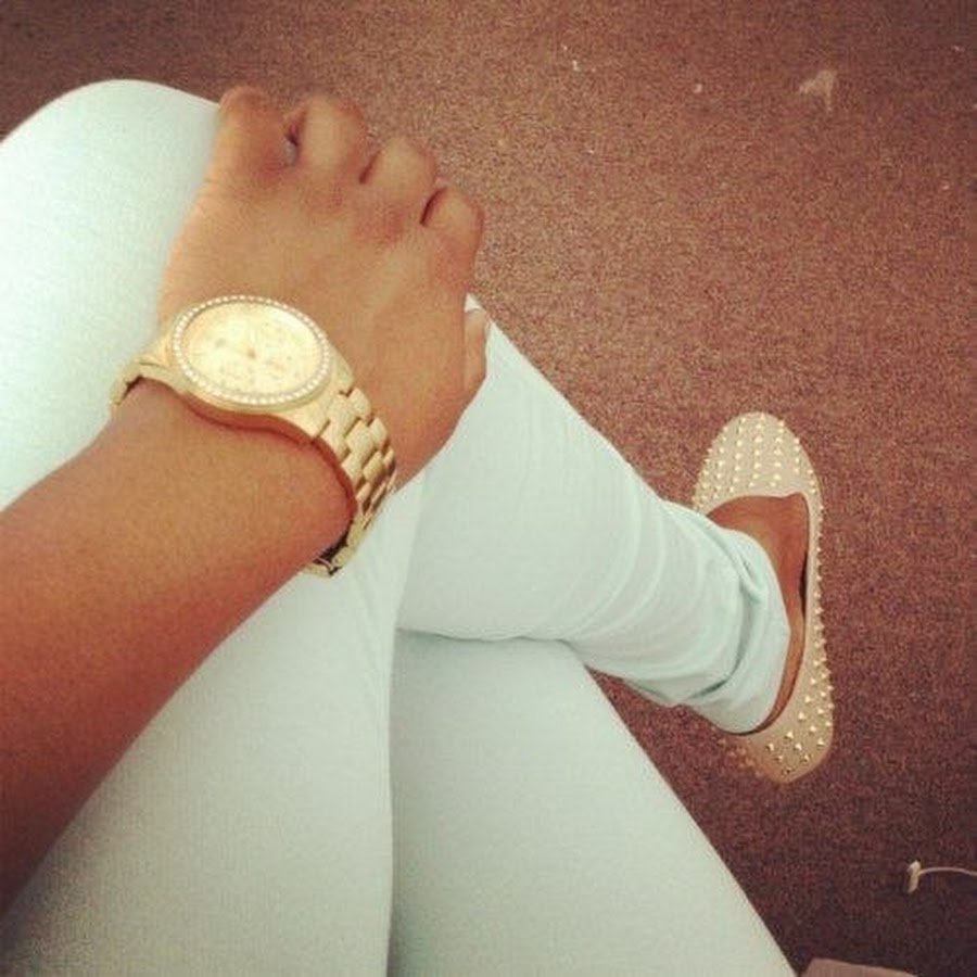 Аватарка ноги девушки