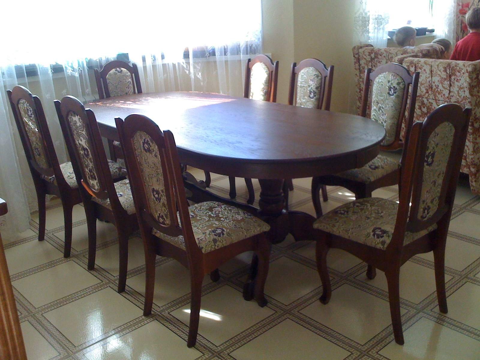 Куплю б у стол стулья авито. Стол стулья для кухни Дагестанские. Дагестанские кухонные столы. Гостиная со столом и стульями. Дагестанская мебель столы и стулья.