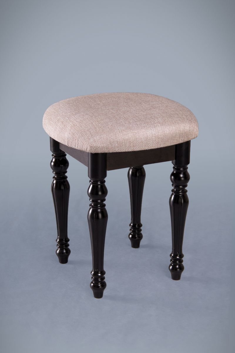 Табуретки с резными ножками