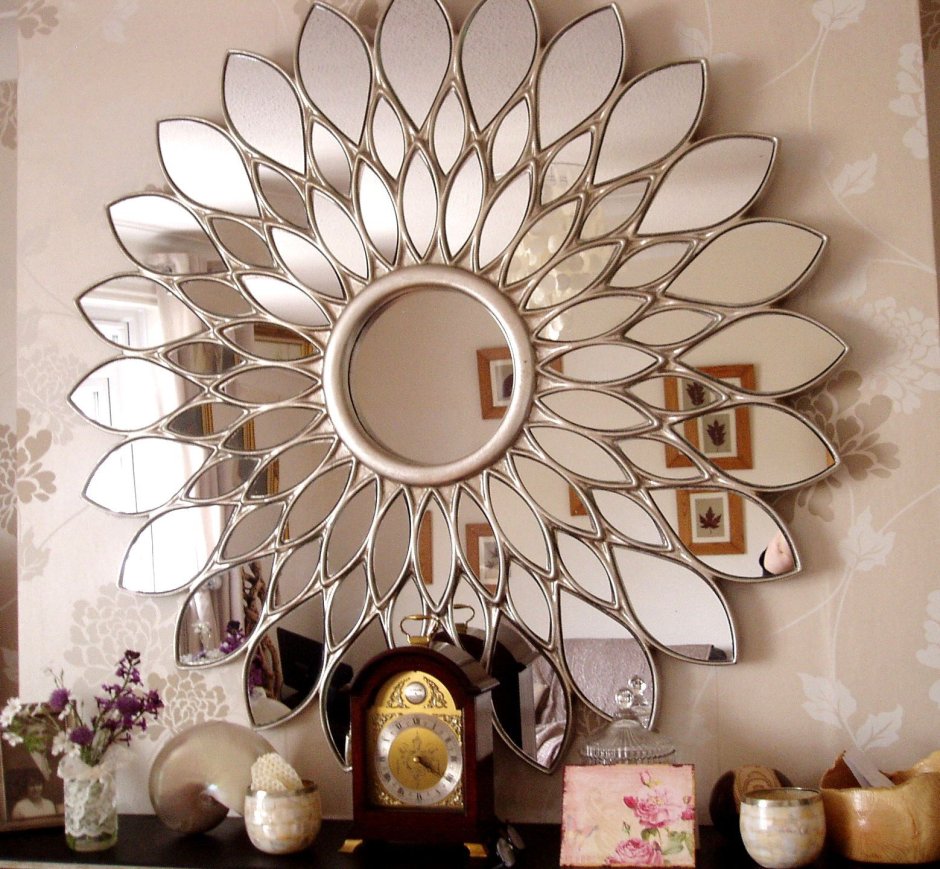 Декор стены зеркалами