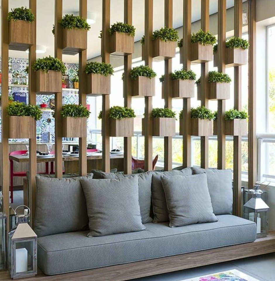 Перегородка с растениями