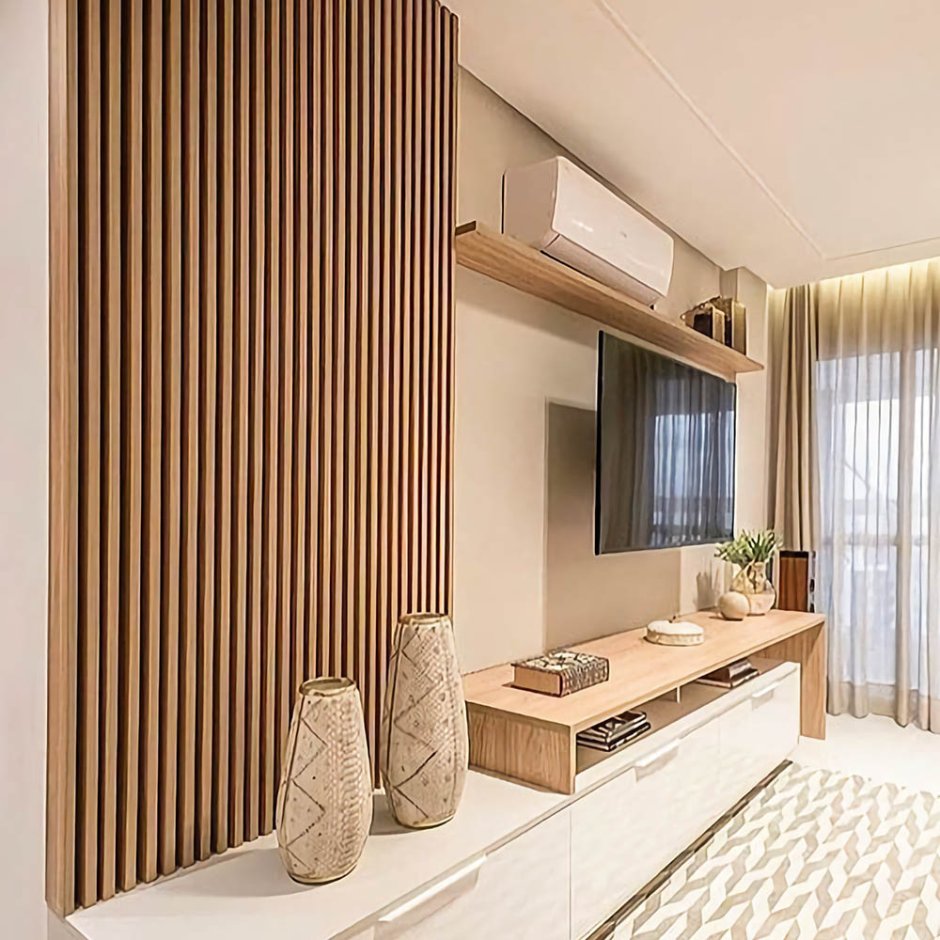 Стена с рейками в гостиной