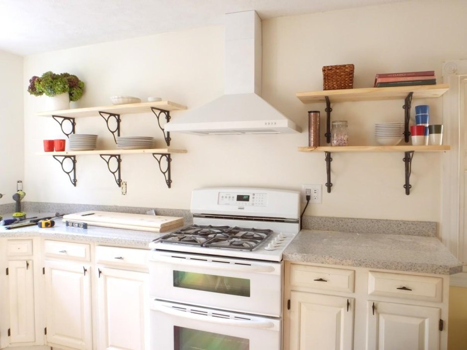 Рейлинги на кухне над плитой
