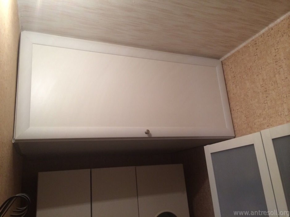 Антресоли по периметру прихожая