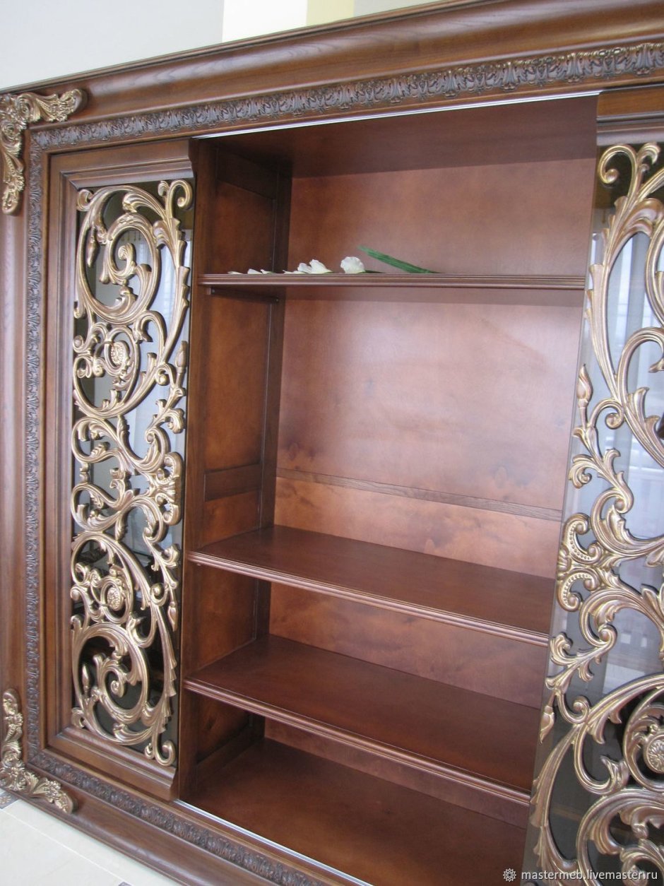 Шкаф резной из массива