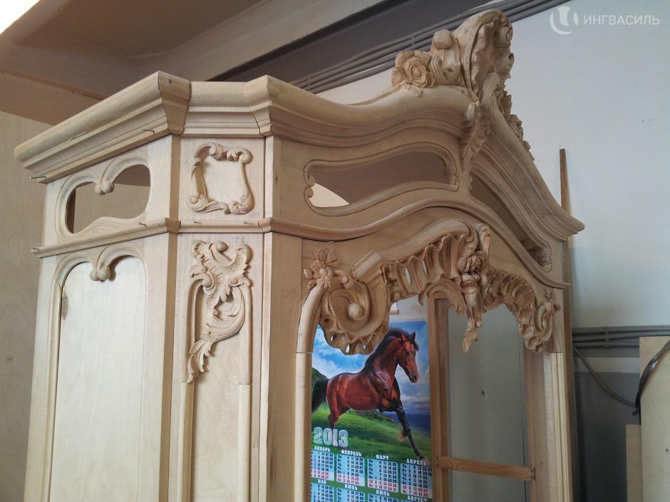 Детский шкаф с резьбой фото 1998 года