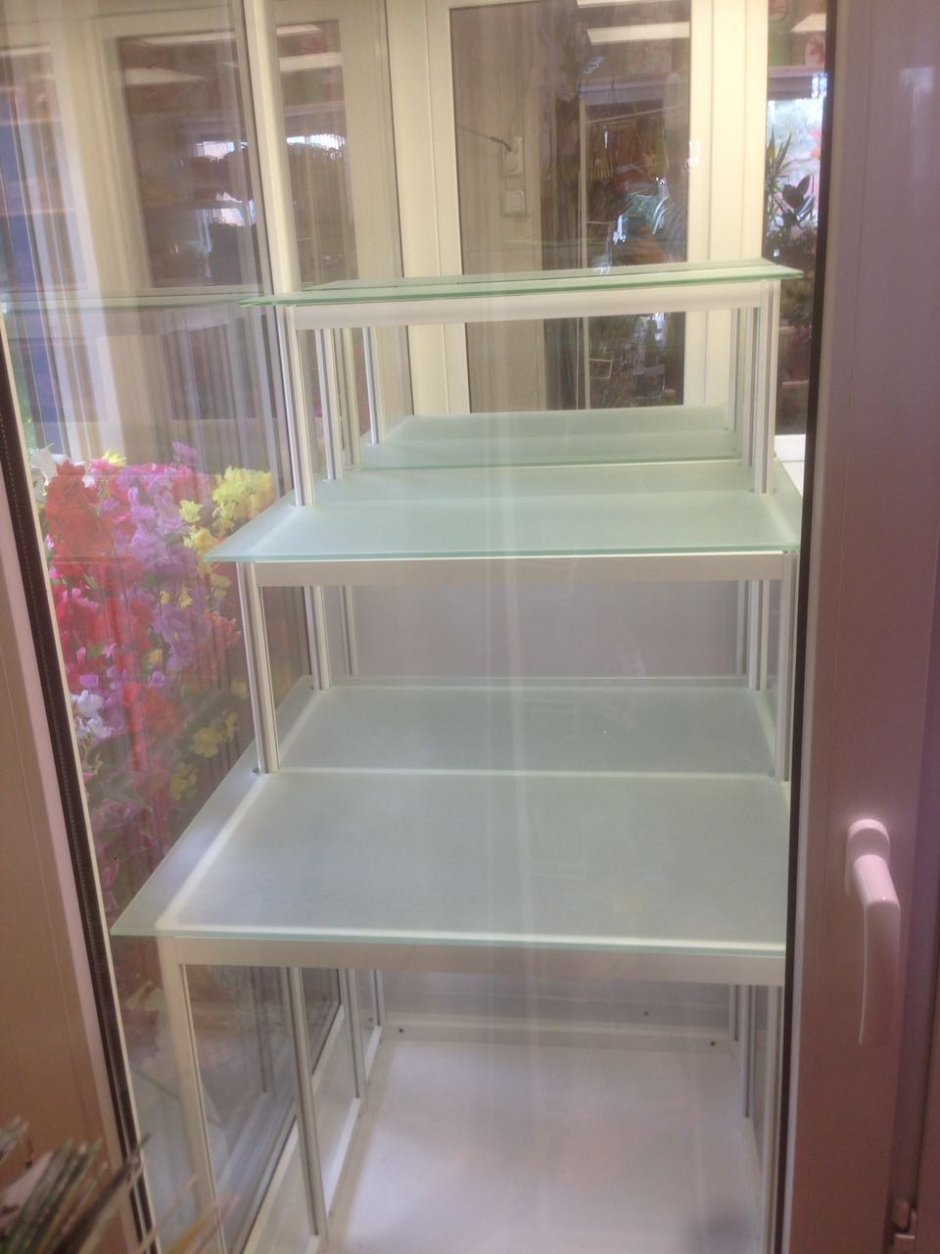 Угловой холодильник для цветов