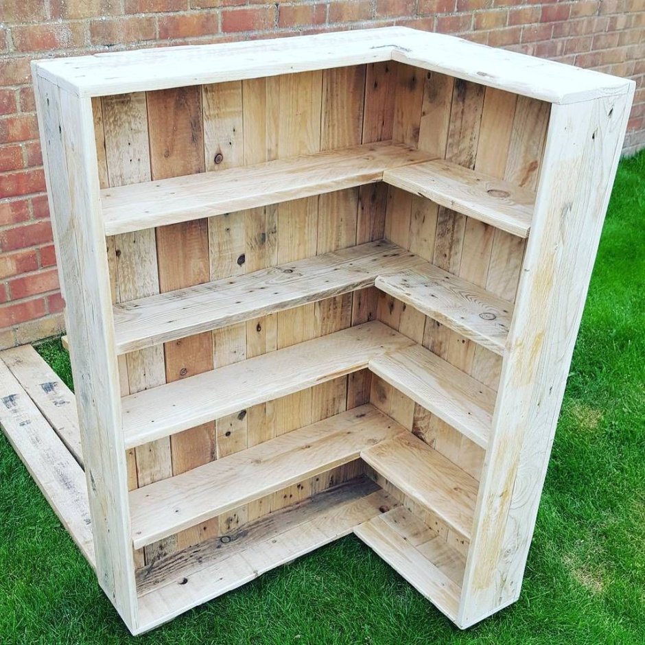 Шкафчик из поддонов