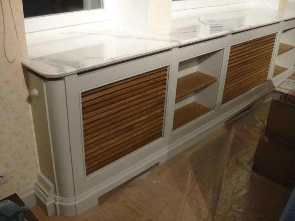 Экран для радиатора с полками