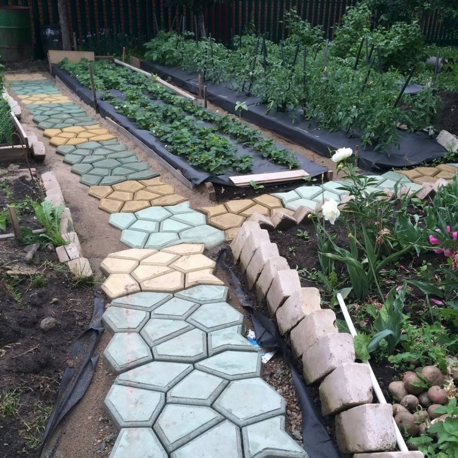 Комбинированные дорожки в саду