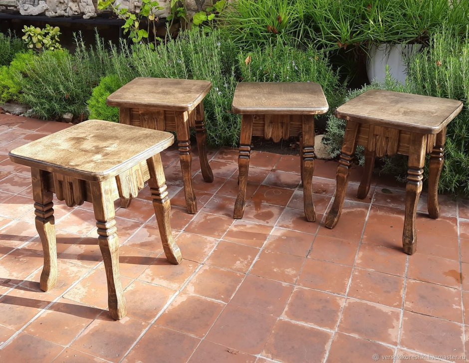 Резные табуретки