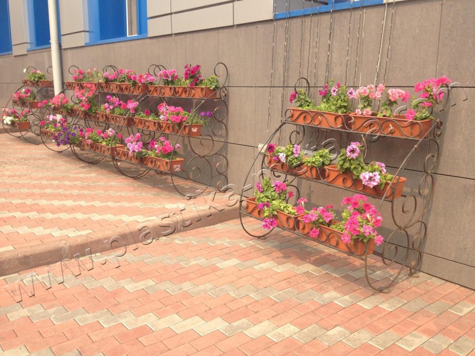 Клумба трехъярусная Альпийская