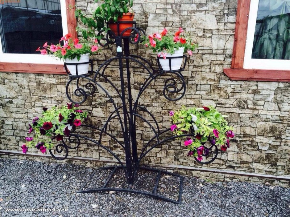 Металлические конструкции для цветов