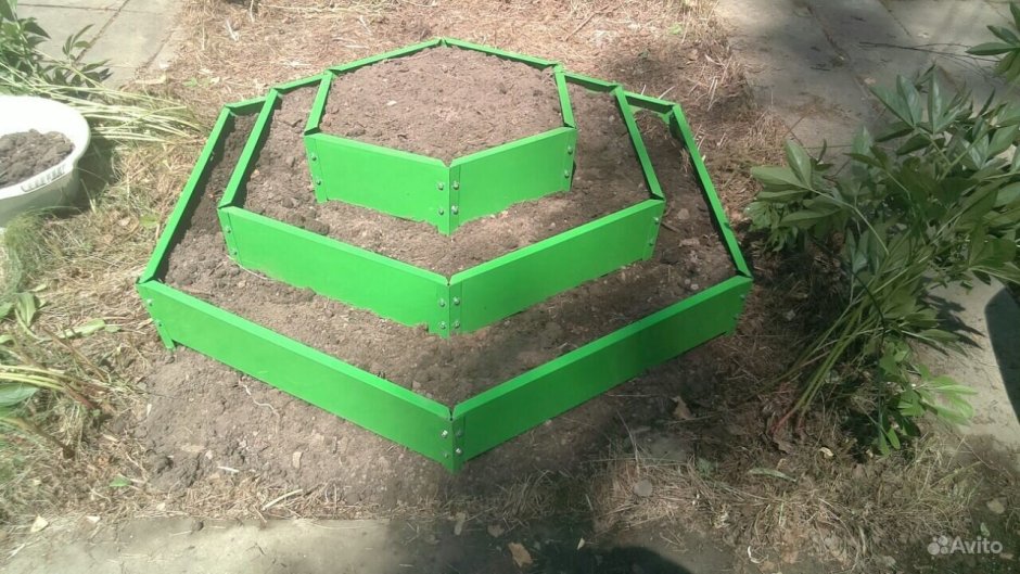 Подставки для цветов в саду