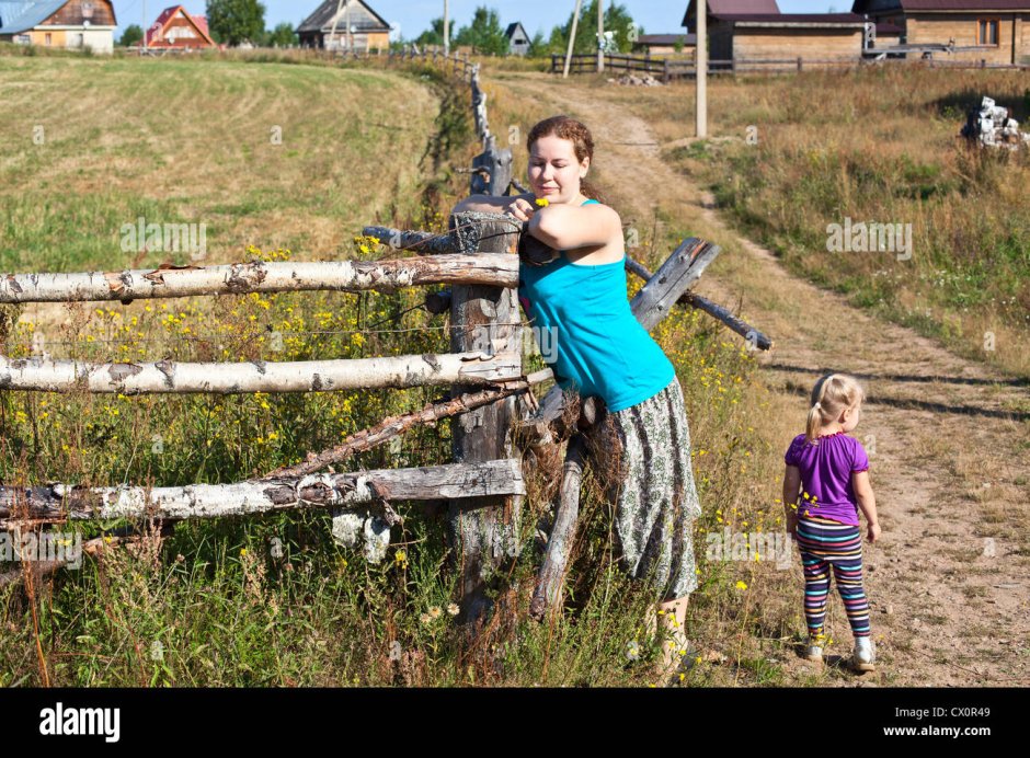 Блондинка в деревне
