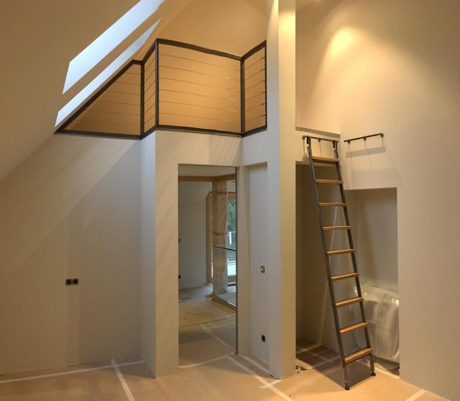 Приставная лестница для антресоли