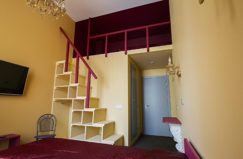 Шкаф под лестницей