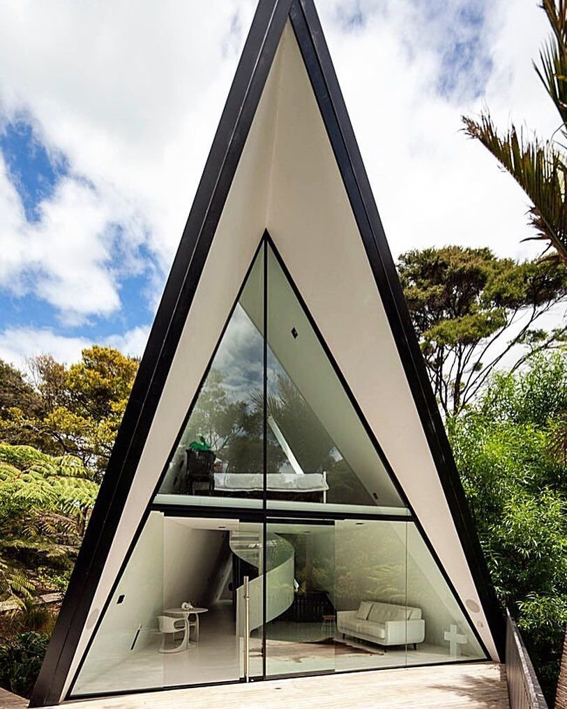 Дом треугольник