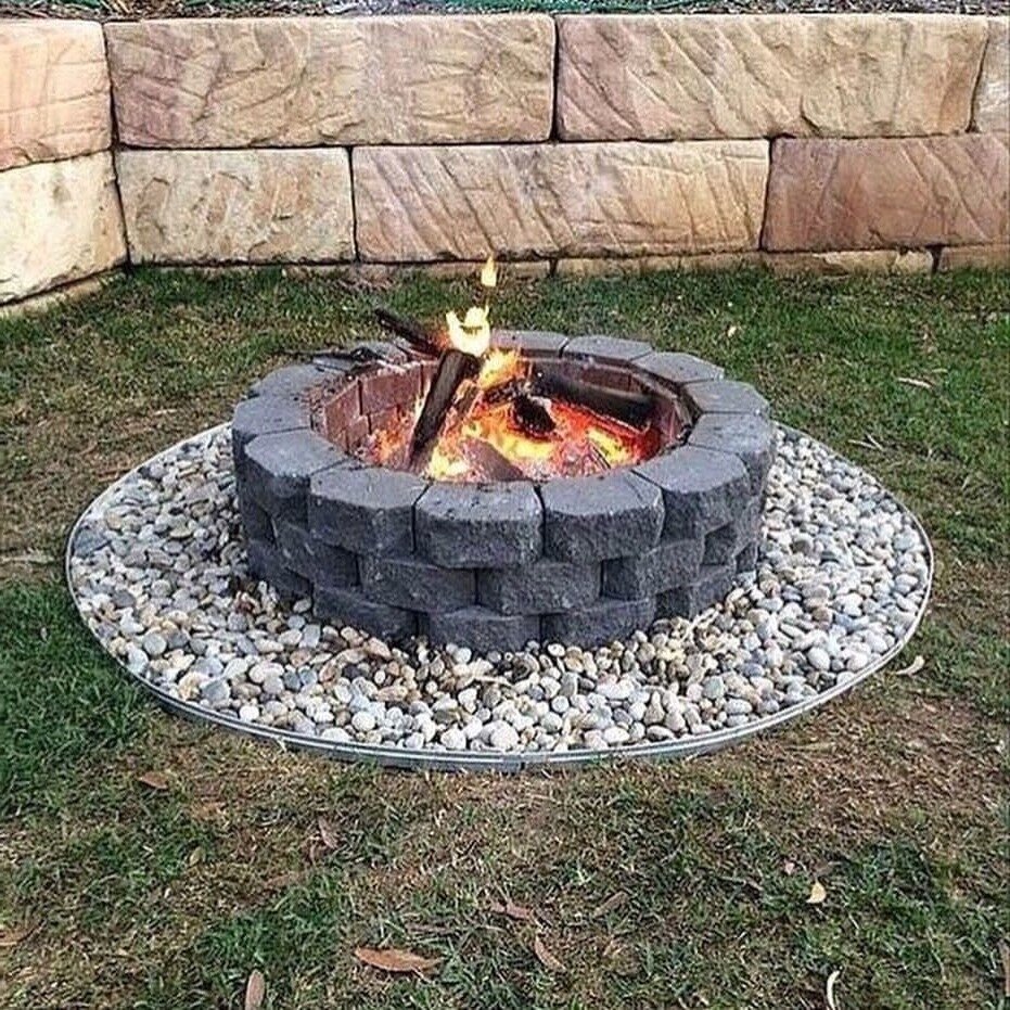 Очаг на даче из камней