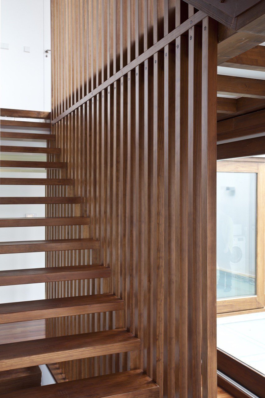 Лестница сбоку реечки