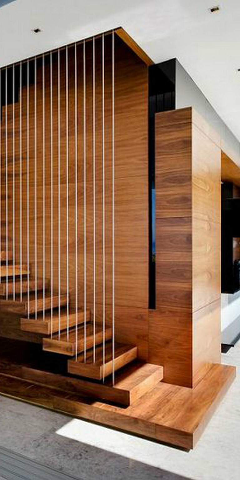 Ограждение лестницы рейками