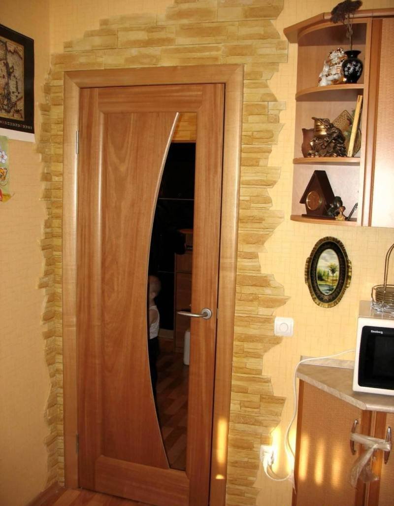 Обделать дверной проем декоративным камнем