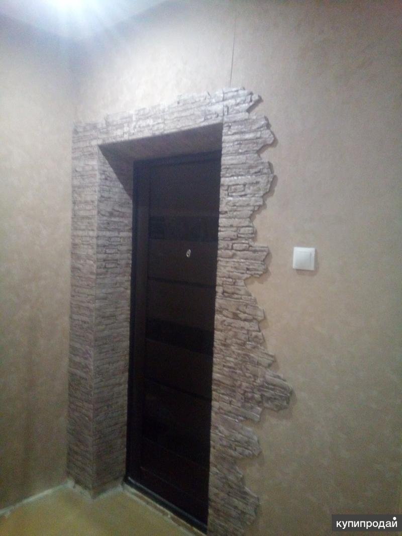 Отделка гипсовым камнем дверного проема