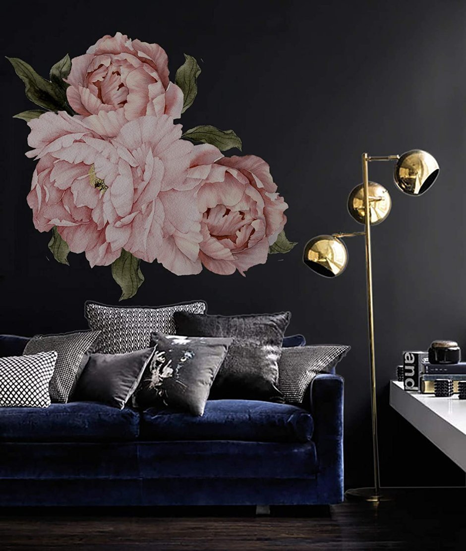 Кусты пионов на стене