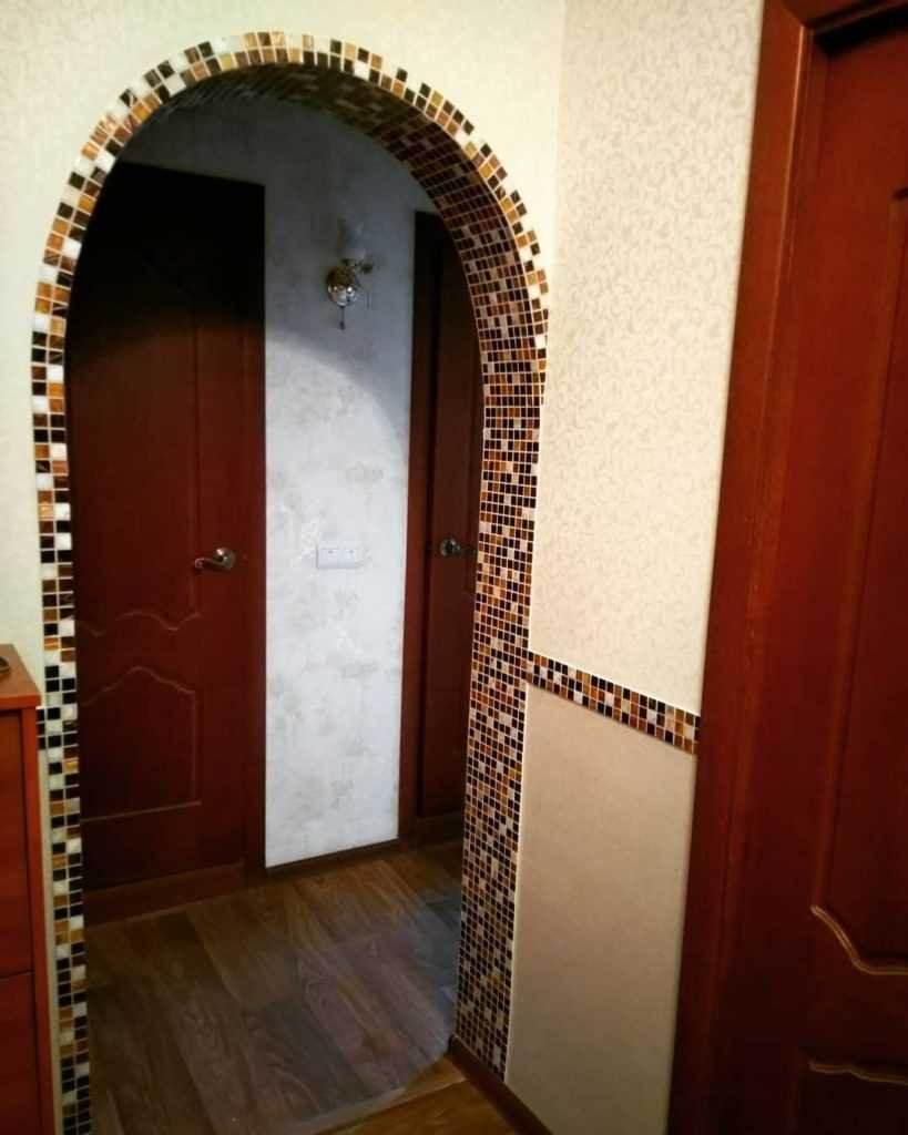 Арка отделланная мозайковй