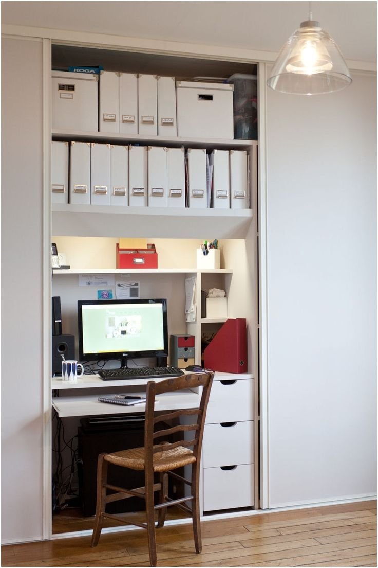 Компьютерная зона в шкафу