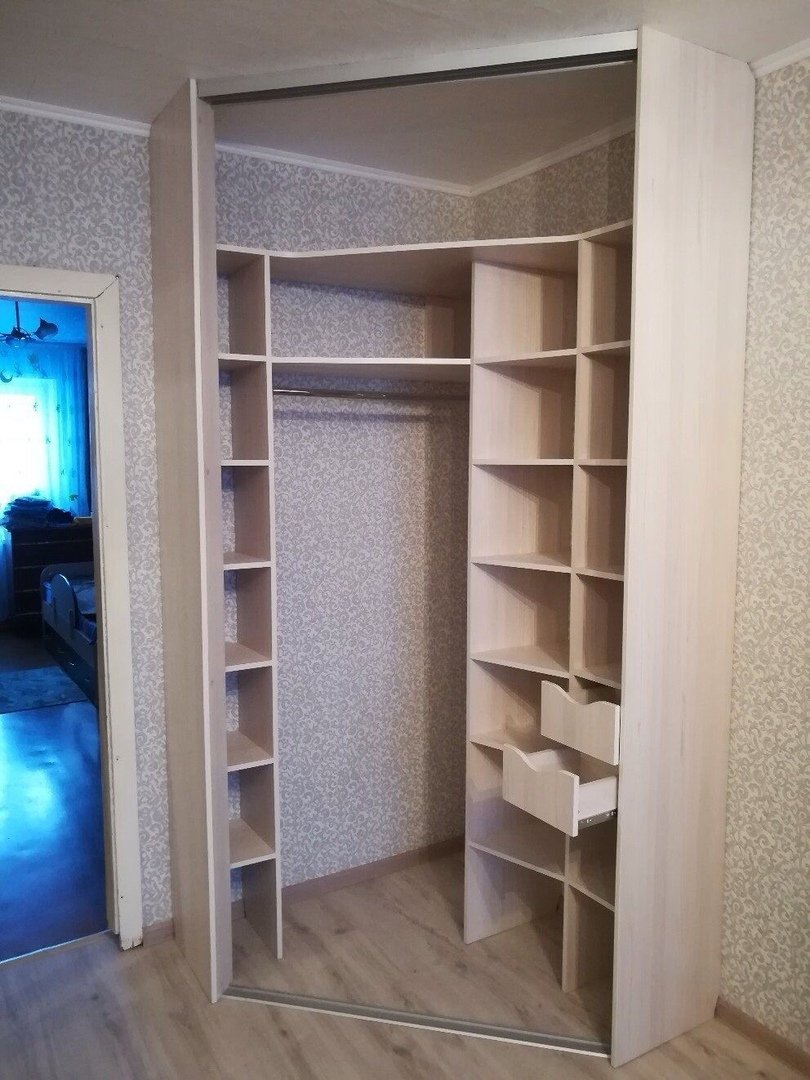 Угловые встроенные шкафы купе