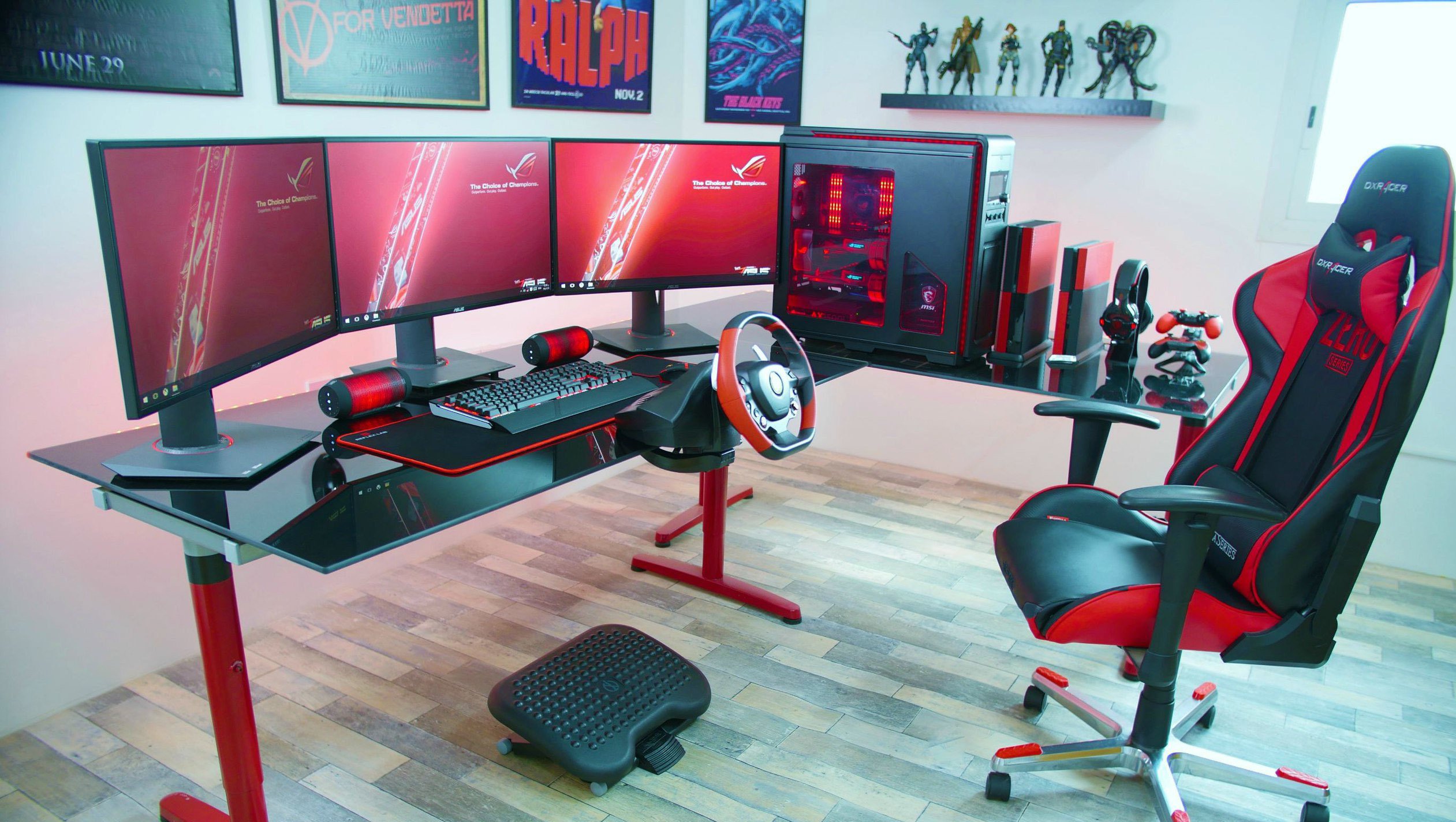 Играть со столом. Геймерские кресла Red Square. Компьютерный стол игровой. Крутой компьютерный стол. Игровые компьютерные столы для геймеров.