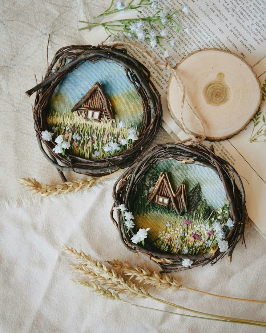 На срезе дерева композиция