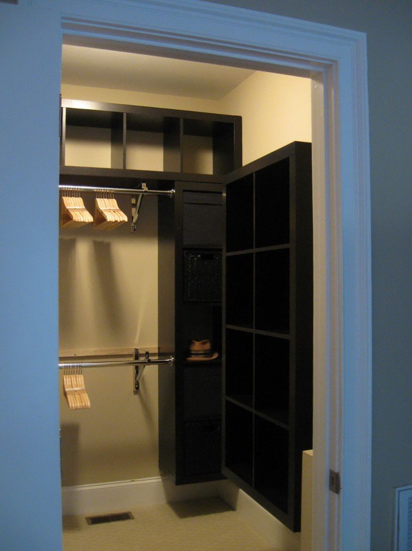 Кладовая в нишу в прихожей