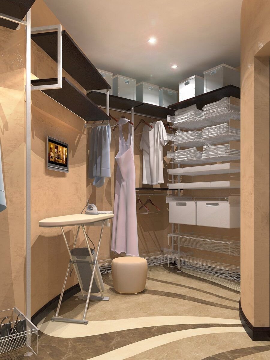 Гардеробная комната в прихожей