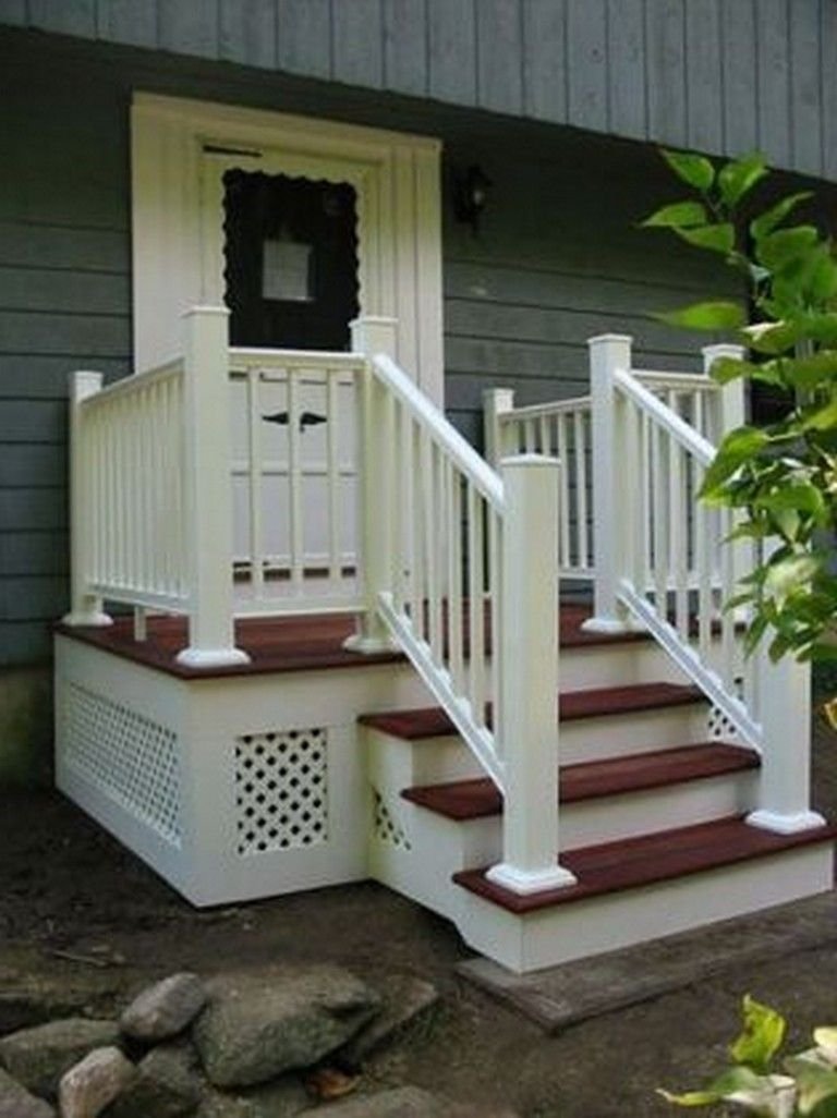 Крыльцо с балясинами