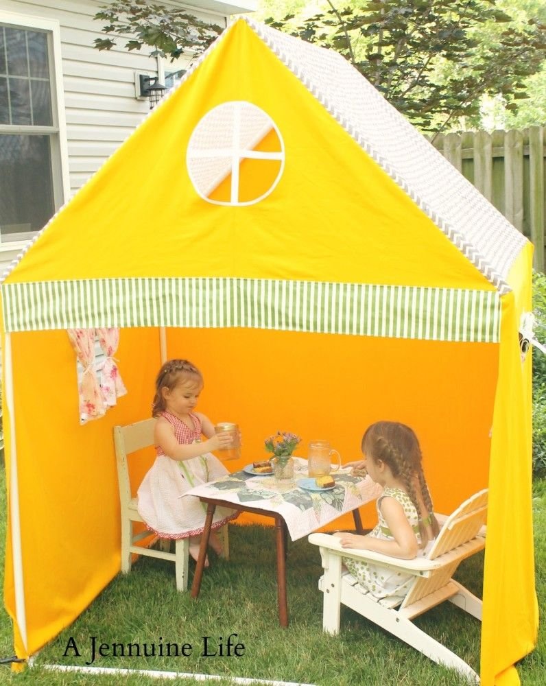 Домик из пластиковых труб для детей