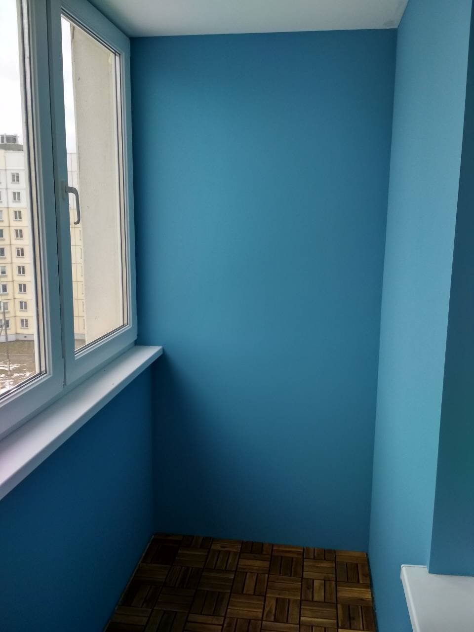 Красить балкон