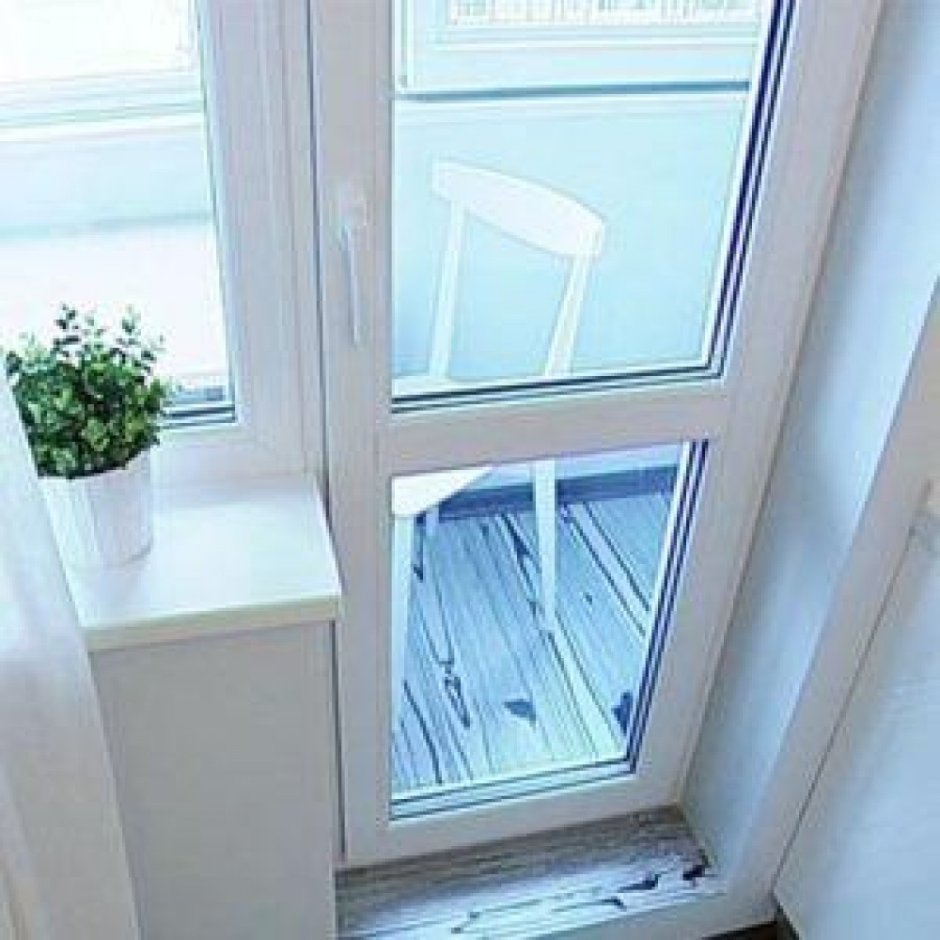 Французское остекление балкона Рехау