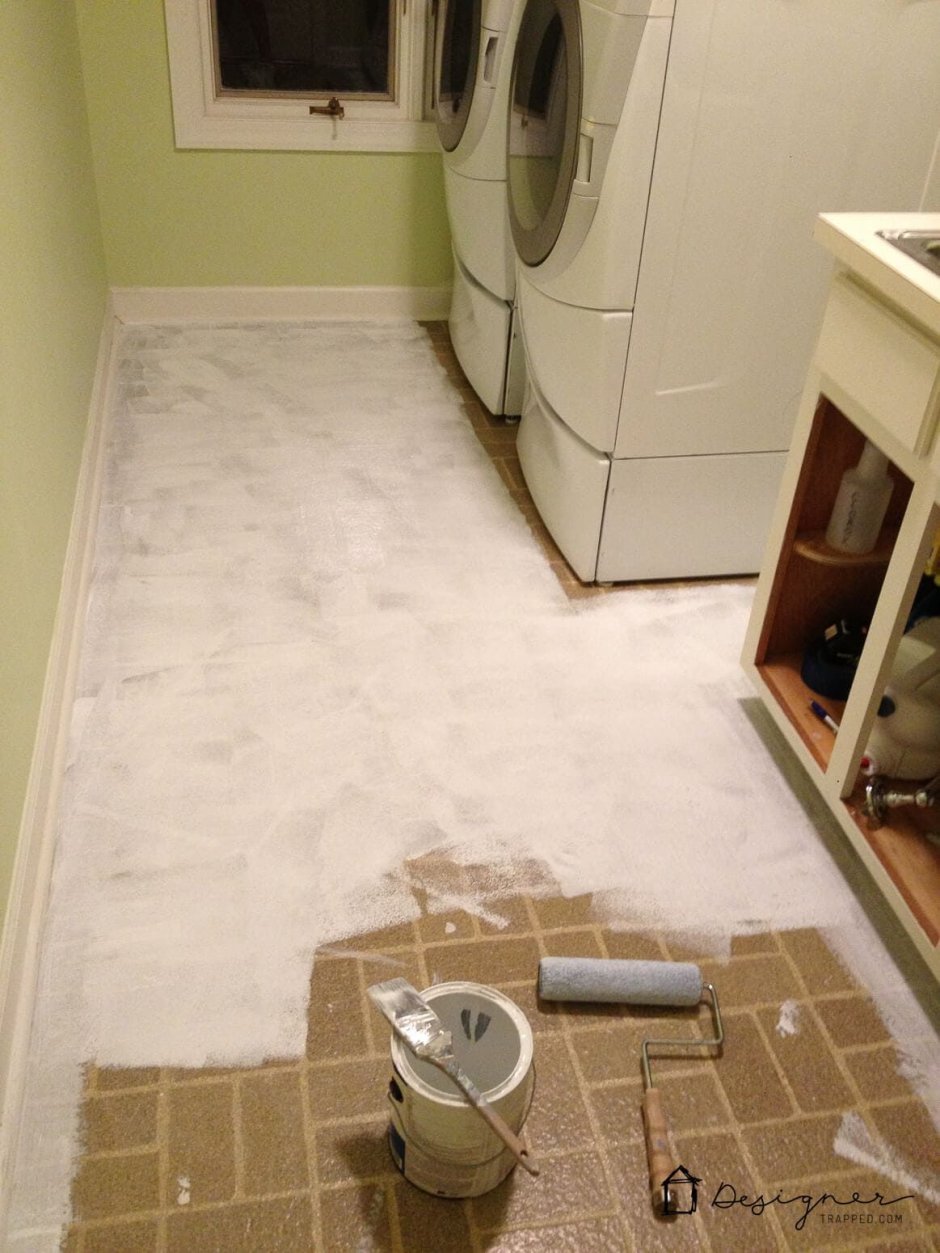 Крашеная плитка на полу