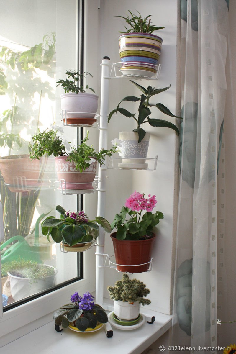 Полка для цветов на подоконник