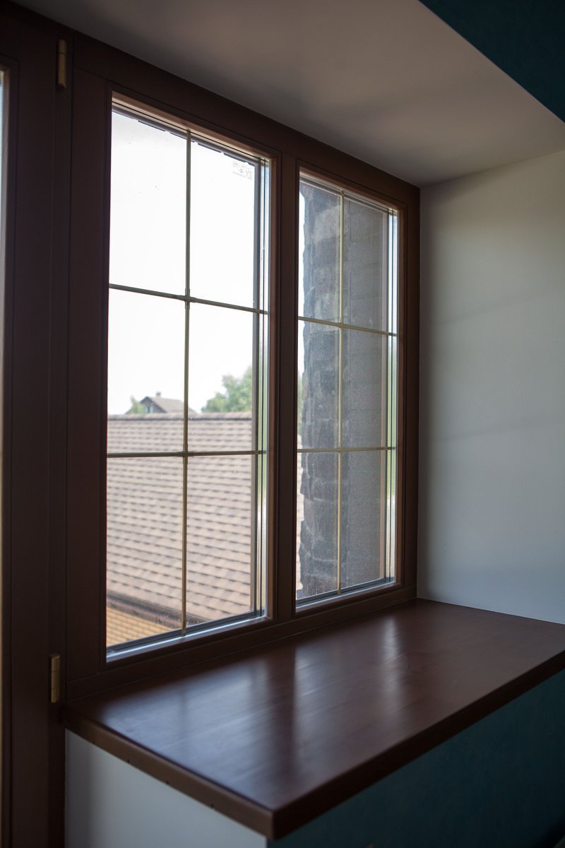 Коричневые пластиковые окна