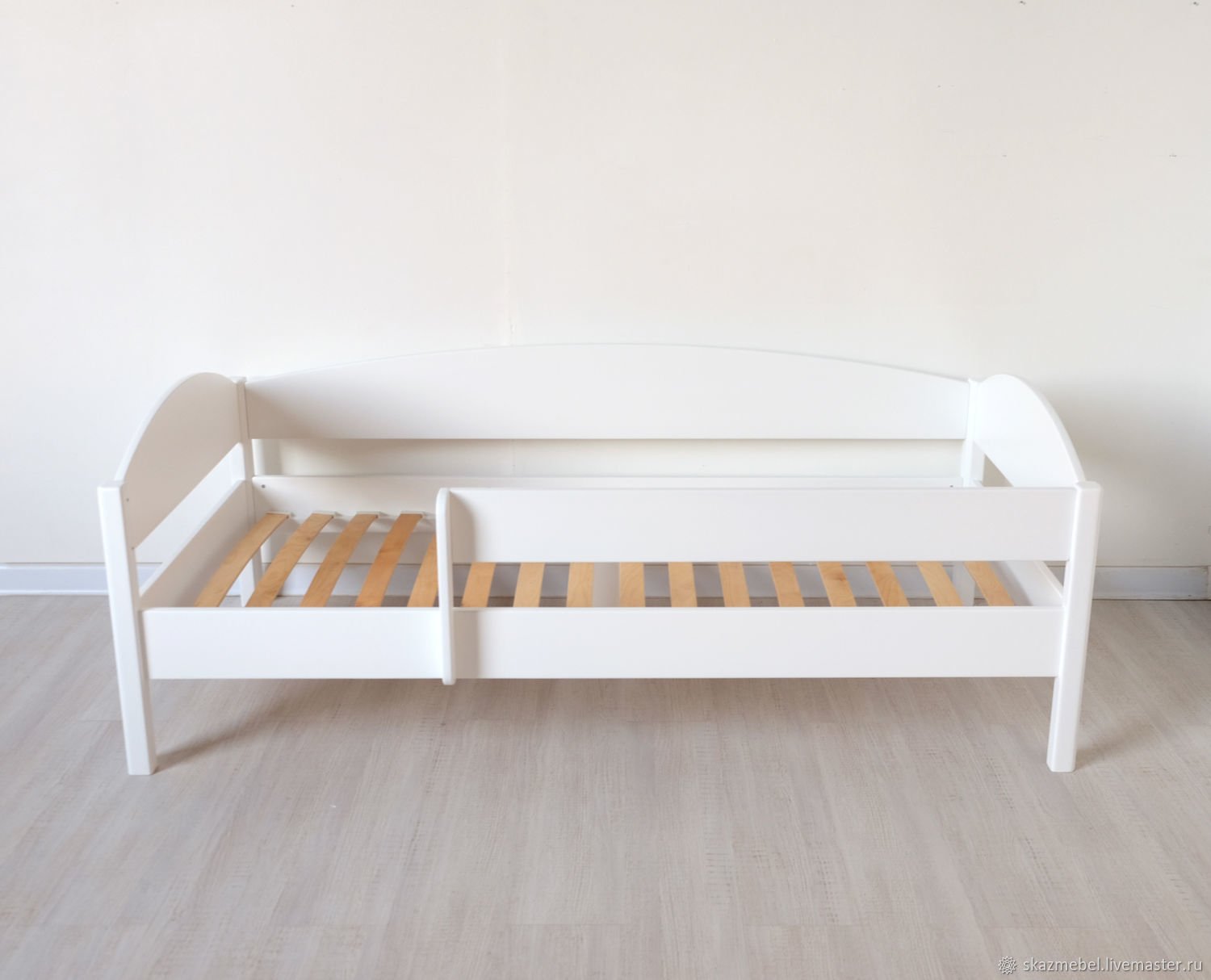 Кровать с бортиками. Кровать детская Эовин Ронда, белая m, с защитным бортиком. Кровать 160 на 80 с бортиками. Кровать детская белая с бортиком 160х80. Кровать детская с619.